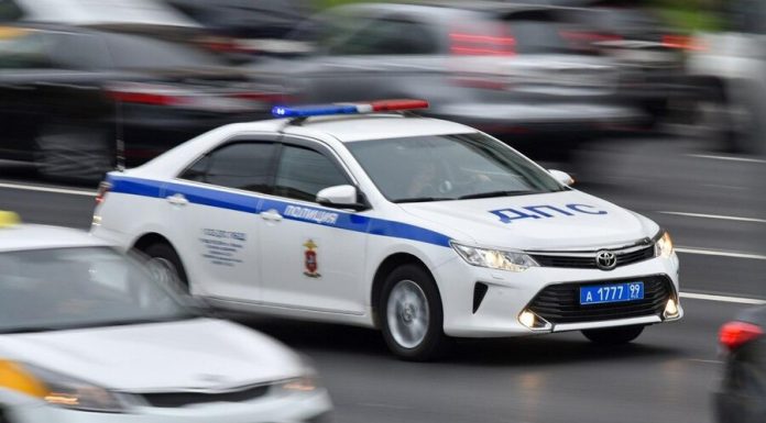 The driver of the BMW crashed into a pole on the North-East of Moscow