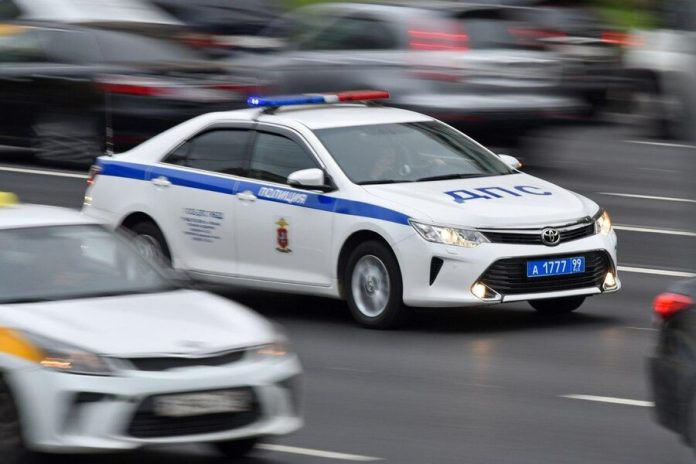 The driver of the BMW crashed into a pole on the North-East of Moscow