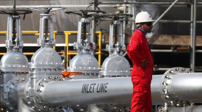 The Kremlin has admitted talks with Saudi Arabia on the situation in the oil market