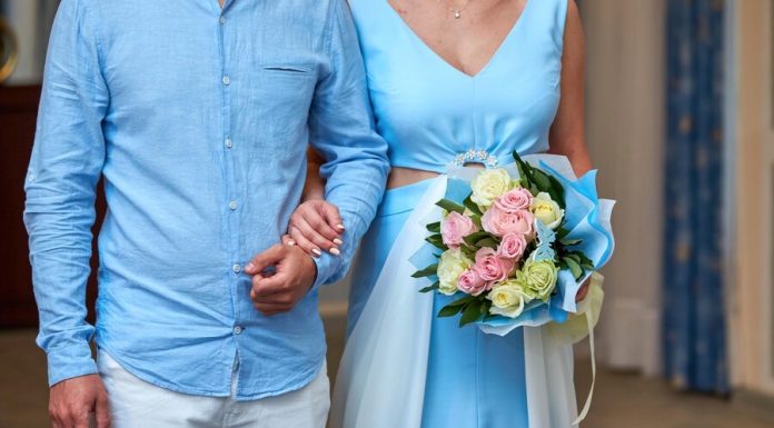 The newlyweds will give the Souvenirs out of the trunk of the Kremlin fir 14 Feb