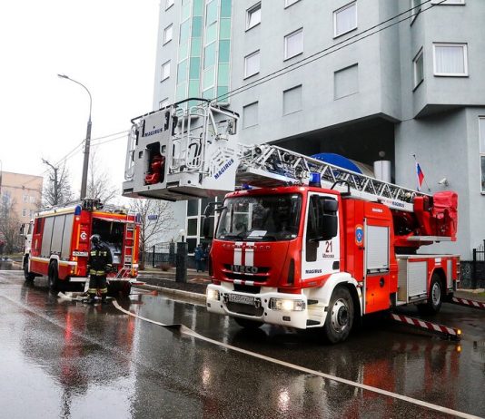 The occupants of the house in the center of Moscow evacuated due to fire The occupants of the house in the center of Moscow evacuated due to fire