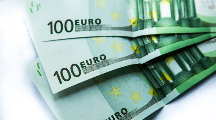 The official Euro rate for the weekend and Monday rose