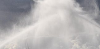 The record plane quickly flew across the Atlantic by storm