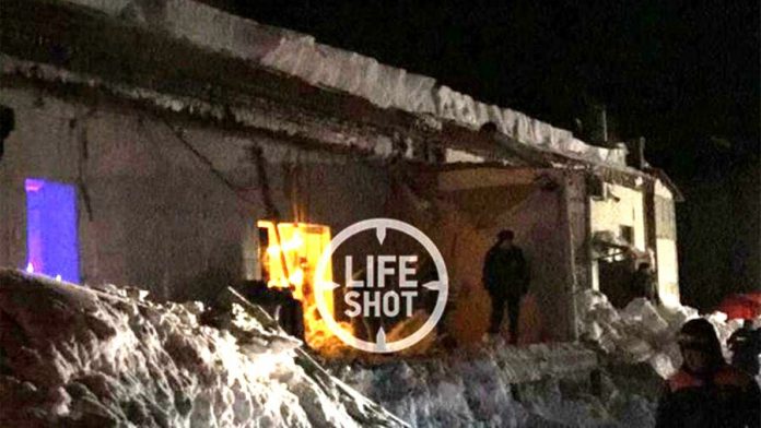 The roof collapsed at visitors to cafes in Novosibirsk