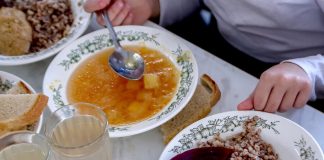 The state Duma in the second reading adopted the draft law on free meals for school children