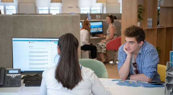 Unemployed men in Russia was more, than women