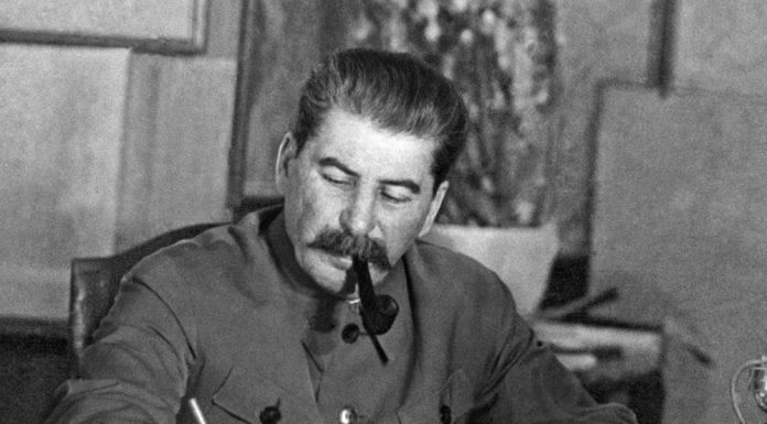 Why did Stalin in 1946 returned to the position of Ministers in the USSR