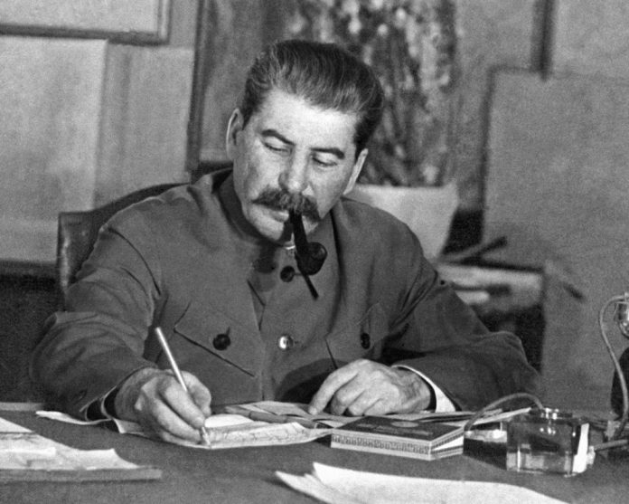 Why did Stalin in 1946 returned to the position of Ministers in the USSR
