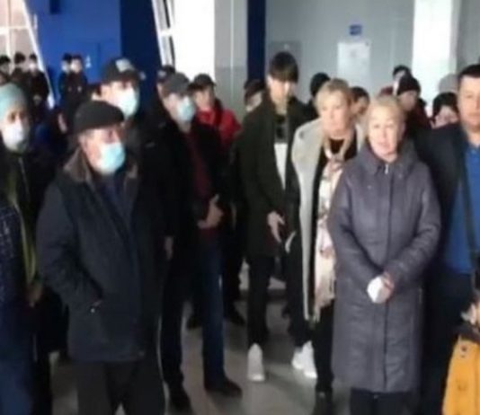 200 Kyrgyz hunger strike at the airport of Novosibirsk