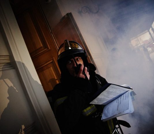 A fire engulfed an apartment in the center of Moscow