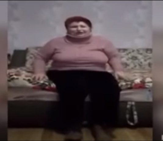 A resident of Ukraine, on his knees, apologized for the spread of the coronavirus