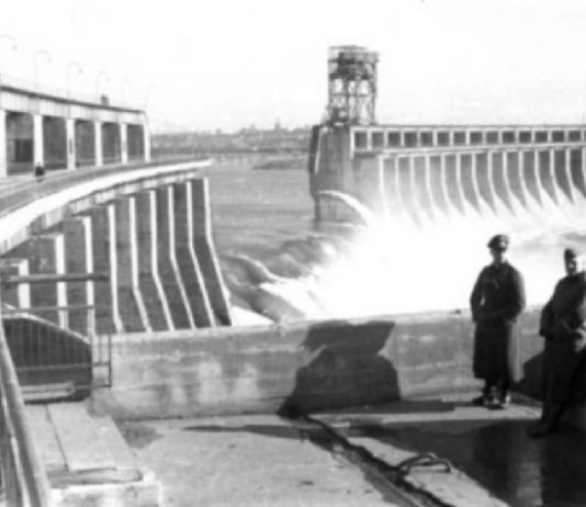 As the explosion of the Dnieper in 1941, helped Soviet troops As the explosion of the Dnieper in 1941, helped Soviet troops