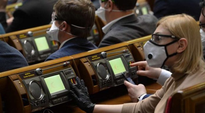 Deputies of the Verkhovna Rada, having covered dust masks and goggles, authorized the sale of land