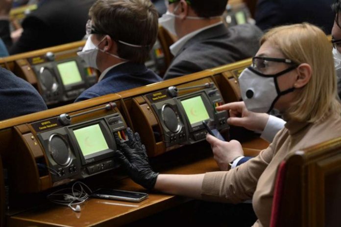 Deputies of the Verkhovna Rada, having covered dust masks and goggles, authorized the sale of land