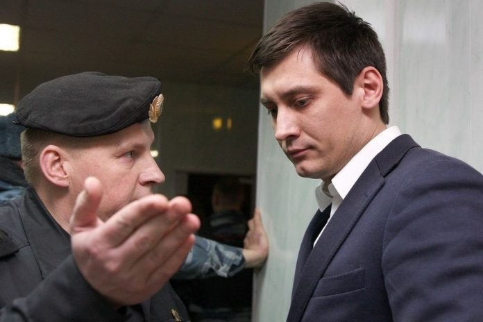 Dmitry Gudkov left the party 