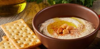 Fasting people recommend replacing the mayonnaise with hummus