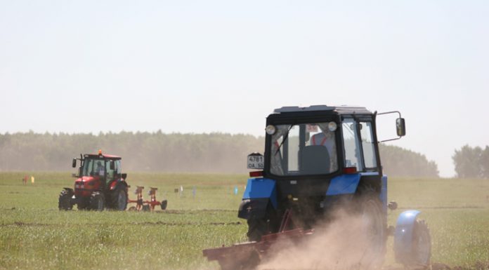 Grudinin on the non-working week for farmers: tractor virus does not transmit Grudinin on the non-working week for farmers: tractor virus does not transmit