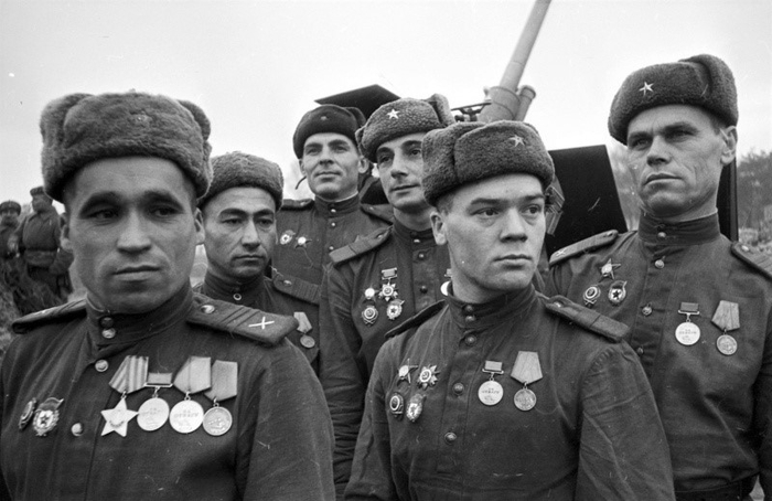 How "devalued" the exploits of the red army after the monetary reform ...