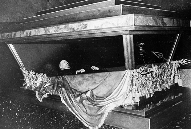 How many times has an attempt on Lenin's mummy in the mausoleum