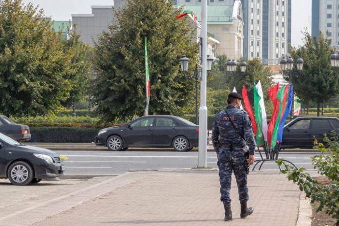 In Chechnya have come up with a way of dealing with violators of the quarantine: they will beat