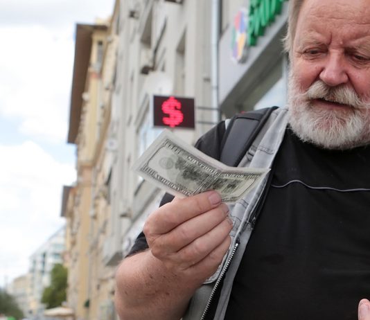 In Moscow, the exchanger cashier ran off with three million rubles customer