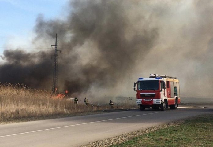 In Rostov-on-don a grass fire in the area of 25 hectares