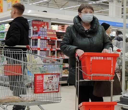 Putin has demanded to keep his distance stores