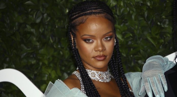 Rihanna has unveiled a new song for the first time in four years