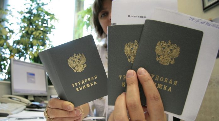 Russian employers think about salary cuts and layoffs