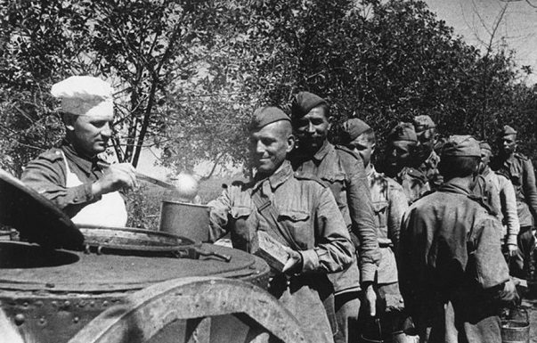 Some red Army soldiers at the front fed is best Some red Army soldiers at the front fed is best