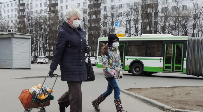 The expert described a scenario in which Russia is fighting the coronavirus