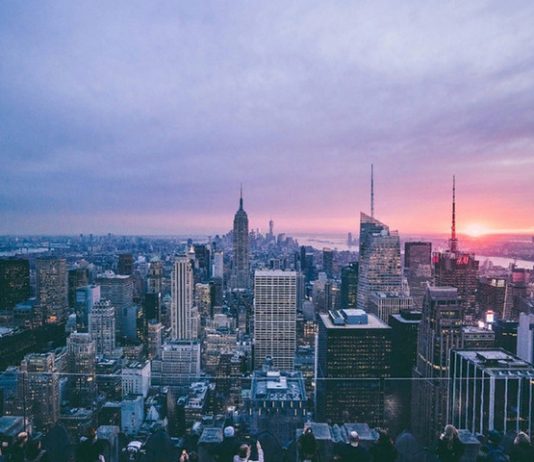 The mayor of new York has imposed fines against violators of social distance The mayor of new York has imposed fines against violators of social distance
