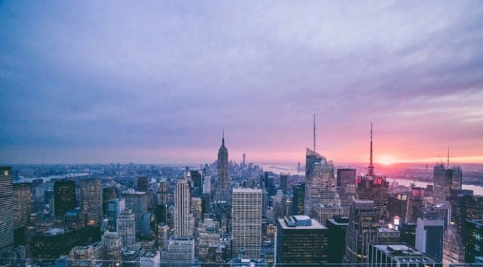 The mayor of new York has imposed fines against violators of social distance