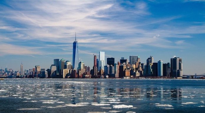 The mayor of new York warned about the imminent end of the supply of medicines