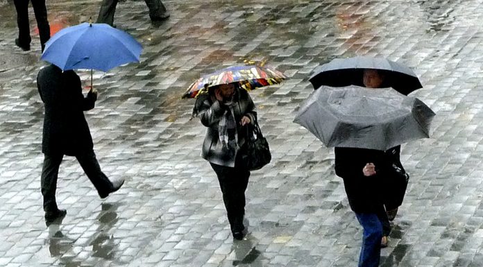 The mayor urged Muscovites to keep their distance from each other of 1.5 meters The mayor urged Muscovites to keep their distance from each other of 1.5 meters