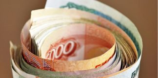 The Russians began to withdraw money from banks