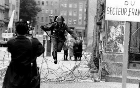 What happened to the GDR border guard who jumped the Berlin wall
