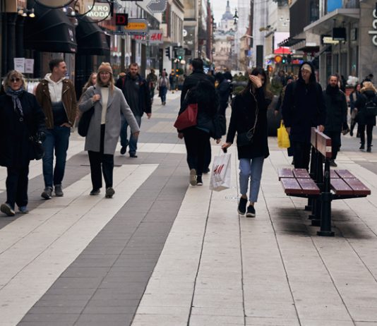 What is the quarantine in Sweden differs from Russian: people walk What is the quarantine in Sweden differs from Russian: people walk