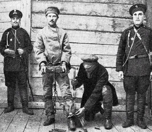 Why do criminals in tsarist Russia were digging other people's graves