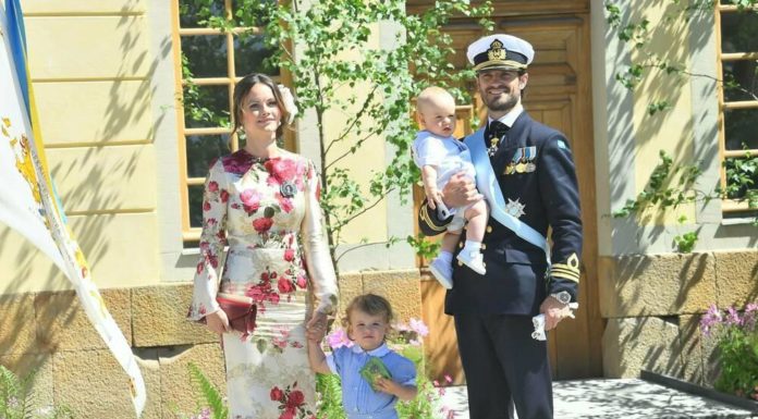 Prinz Alexander (l.) mit seinen Eltern, Prinz Carl Philip und Prinzessin Sofia, samt seinem Brüderchen, Prinz Gabriel.