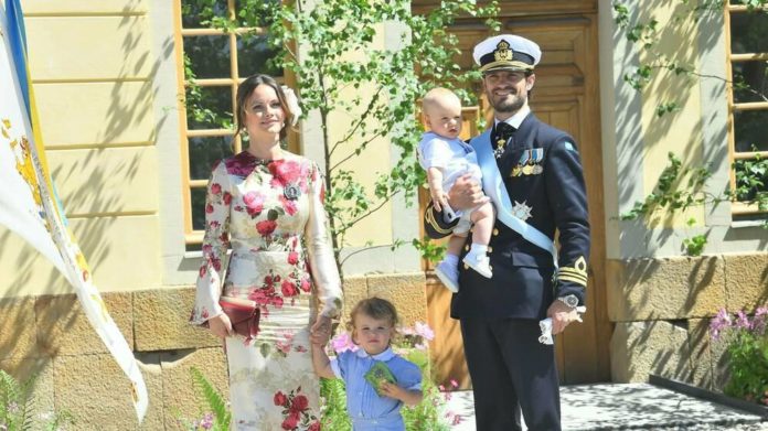 Prinz Alexander (l.) mit seinen Eltern, Prinz Carl Philip und Prinzessin Sofia, samt seinem Brüderchen, Prinz Gabriel.