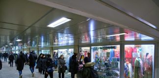 A fee for the right to trade in the Moscow metro will reduce twice