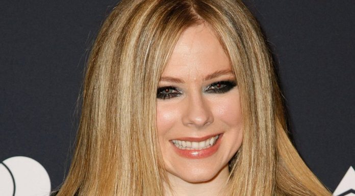 Avril Lavigne releases corona charity song