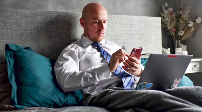 Doctors told about the dangers of men's health when working with laptop on your knees