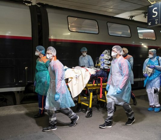 Due to complications from COVID-19 in France per day killed more than 470 people
