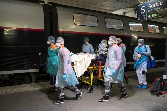 Due to complications from COVID-19 in France per day killed more than 470 people