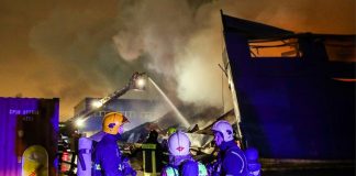 Emergency workers localized the fire in a hangar on the Dubravnaya street