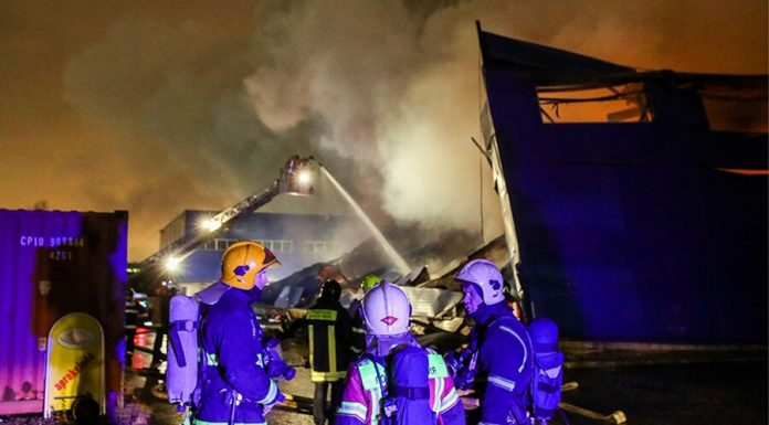 Emergency workers localized the fire in a hangar on the Dubravnaya street