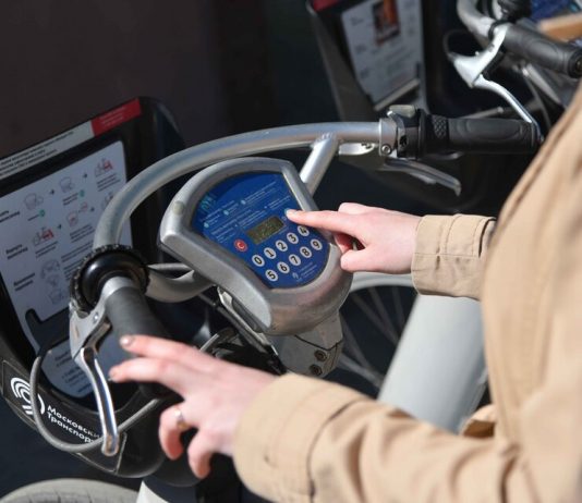 Free trip couriers and volunteers on bicycles of Moscow will limit to 45 minutes