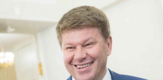 Guberniev has supported the idea to applaud the doctors, struggling with COVID-19